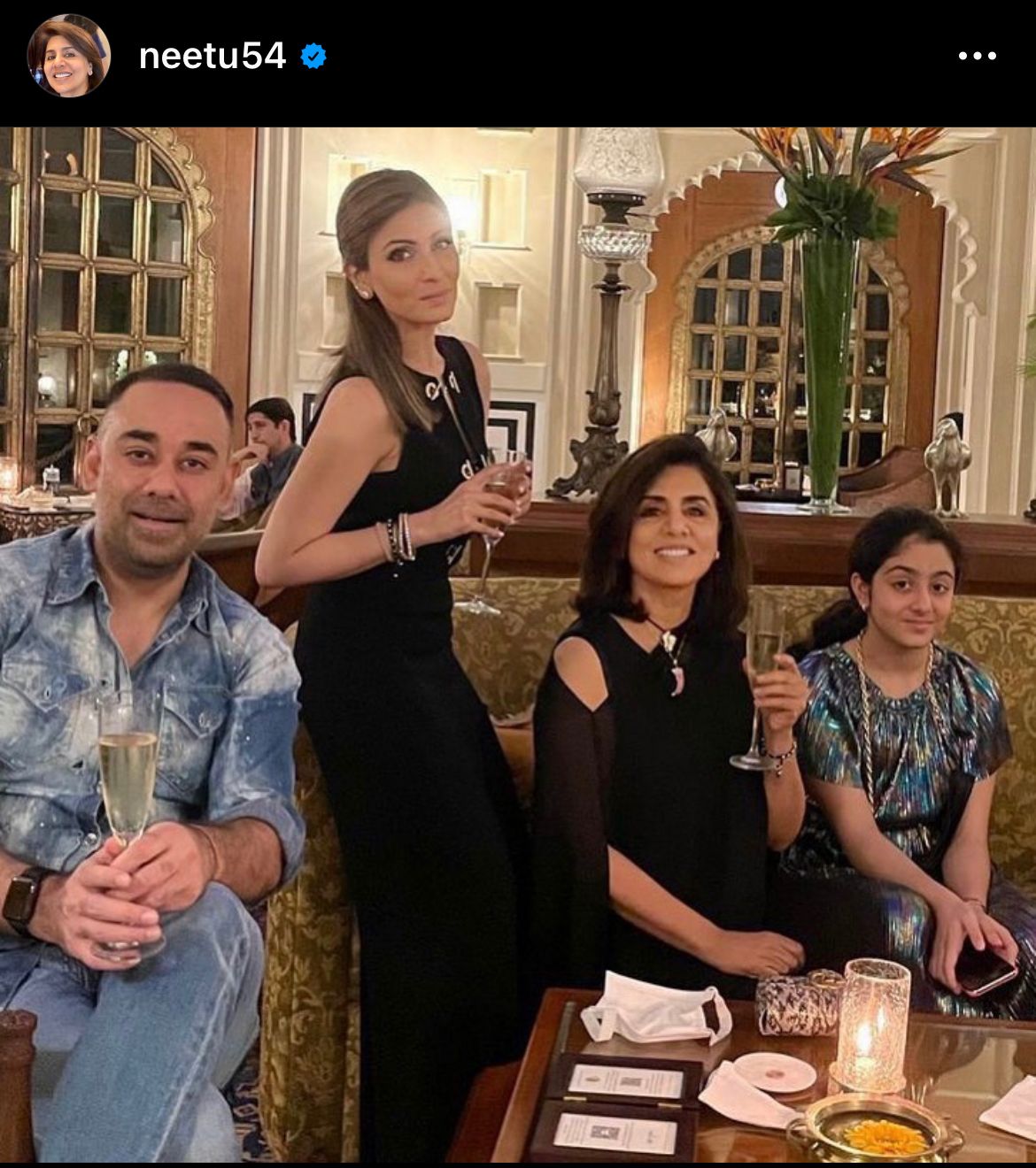 Old picture of Neetu Kapoor with family